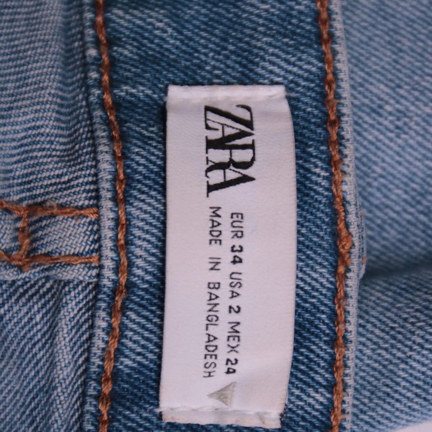 Голубые узкие джинсы ZARA из выцветшего денима, размер 40 (XS)