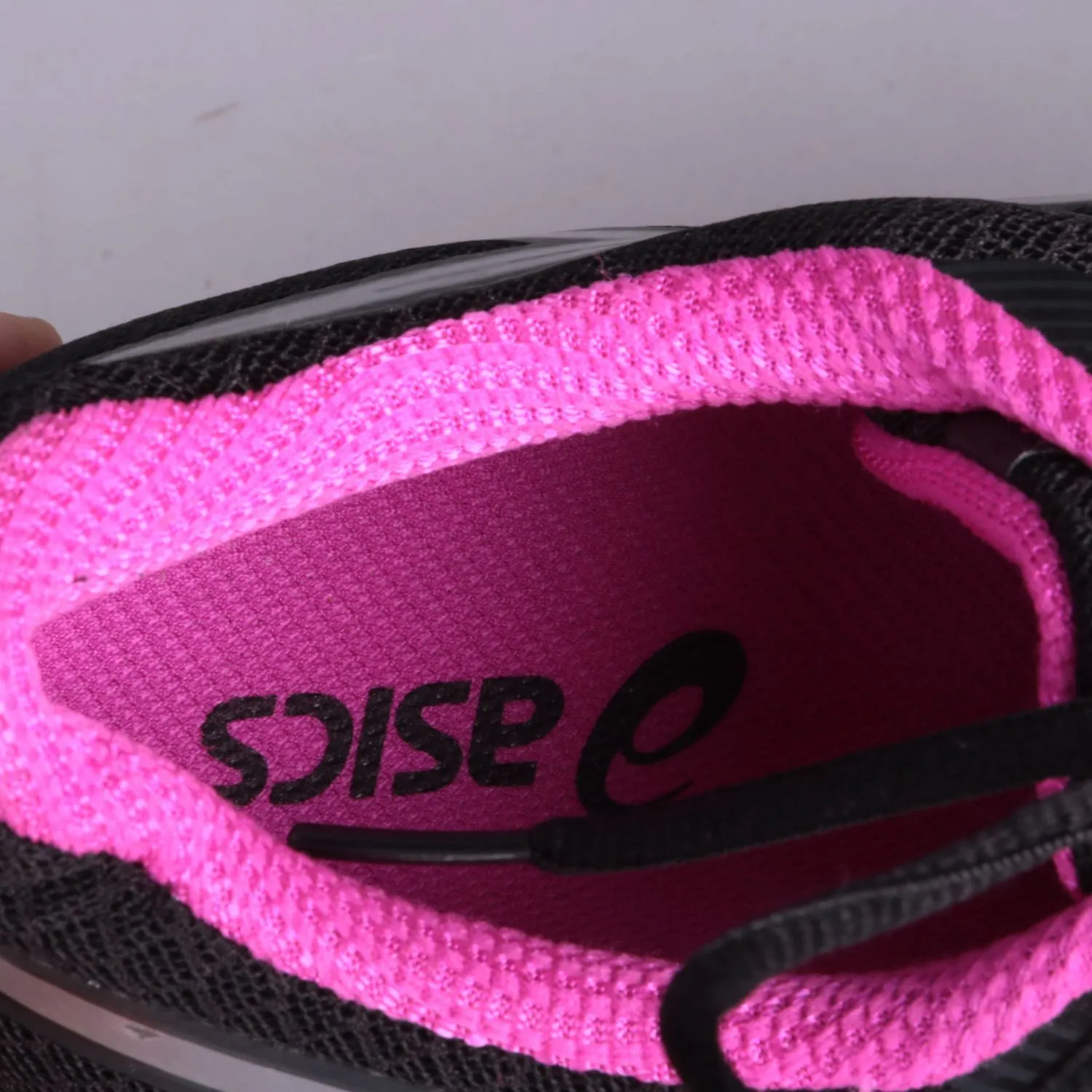 кроссовки ASICS