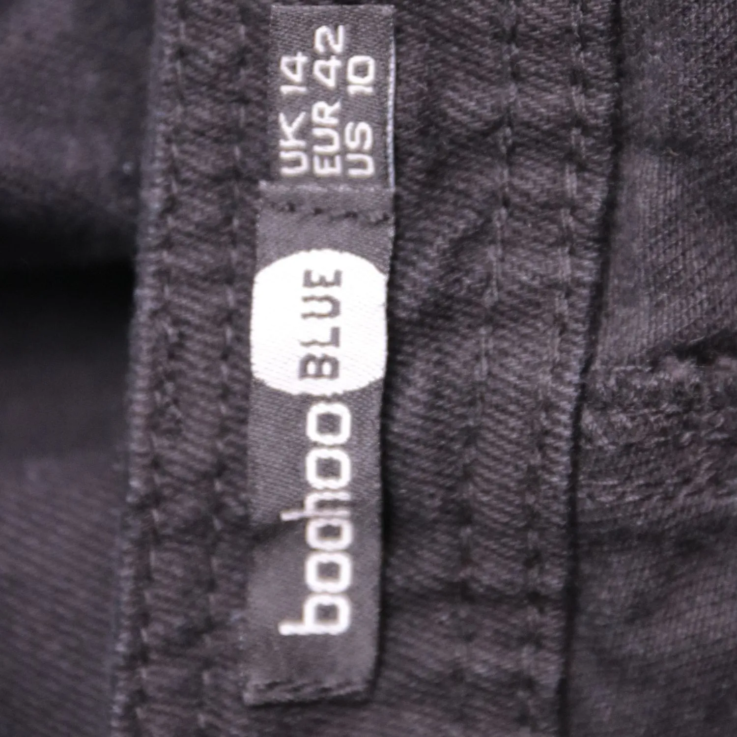 Чёрный джинсовый комбинезон boohoo на бретелях, размер 48 (L)