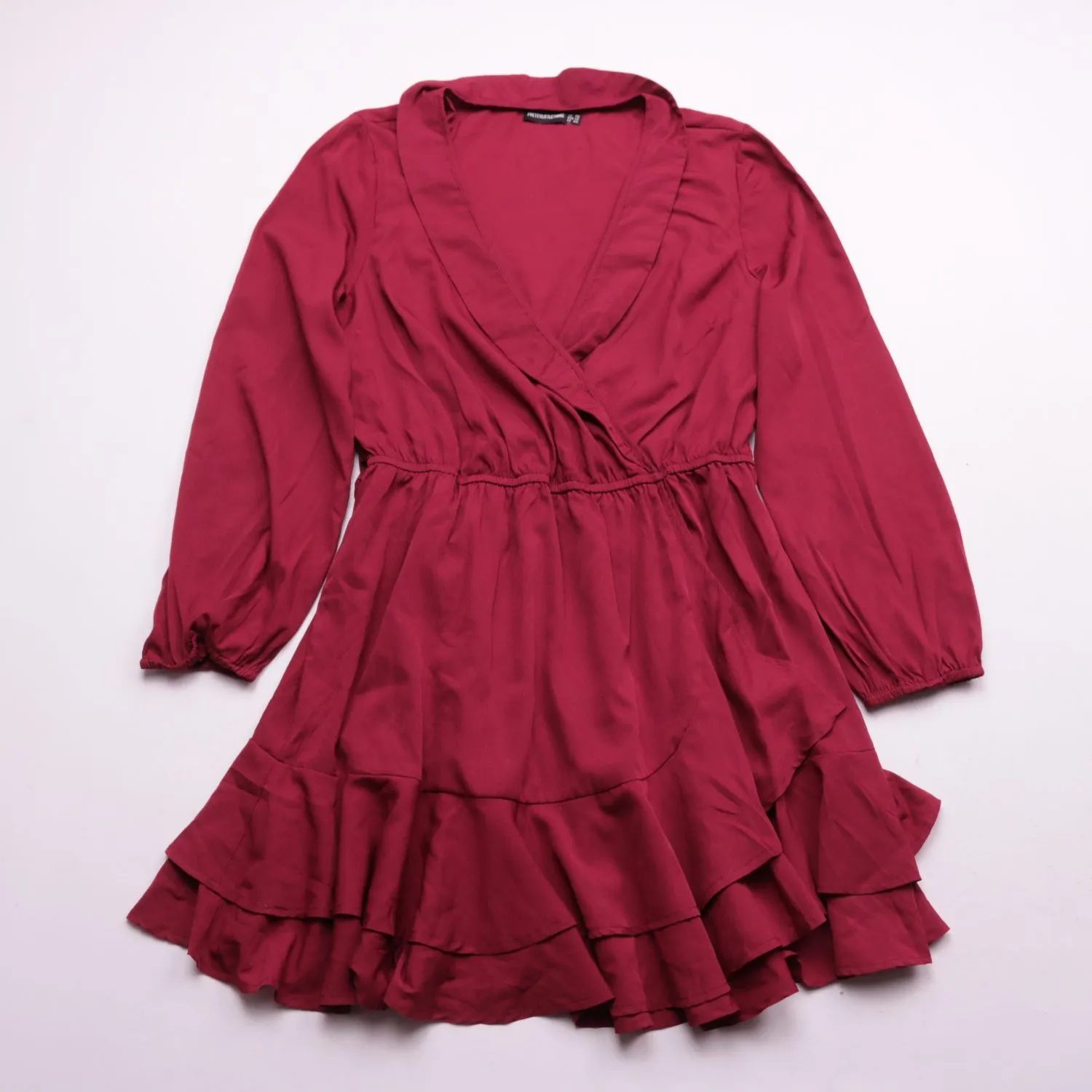 Бордовое платье PRETTYLITTLETHING с воланами, размер 50 (L/XL)