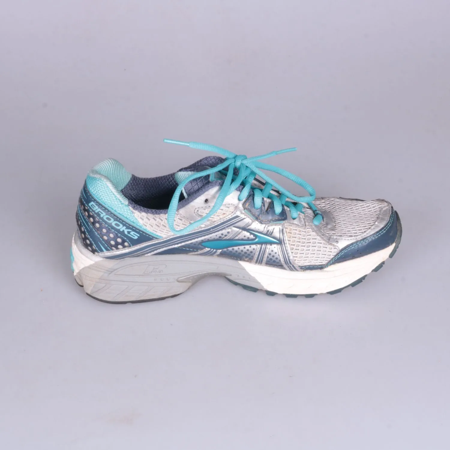кроссовки Brooks