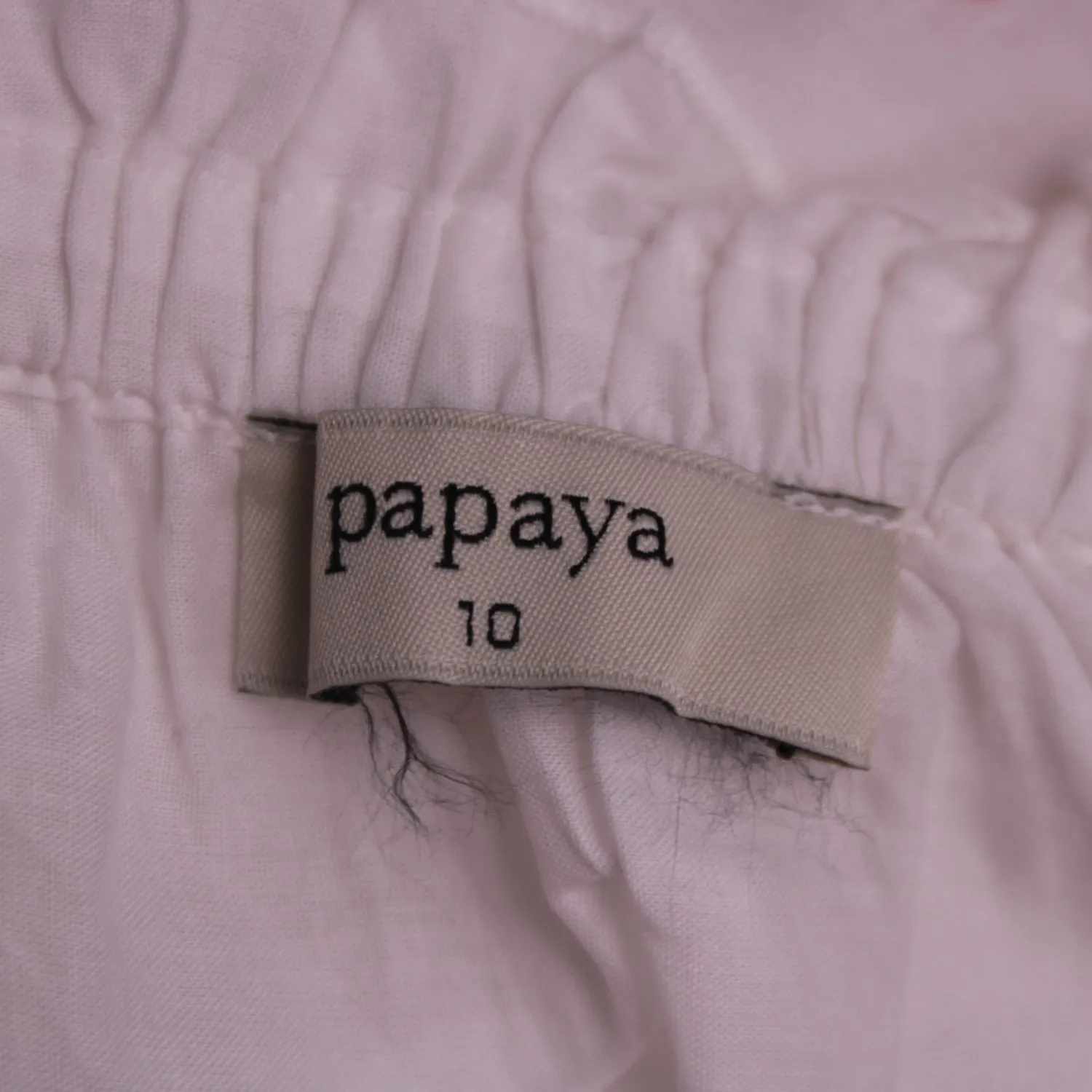 Белая блузка Papaya с красной цветочной вышивкой, размер 44 (S/M)
