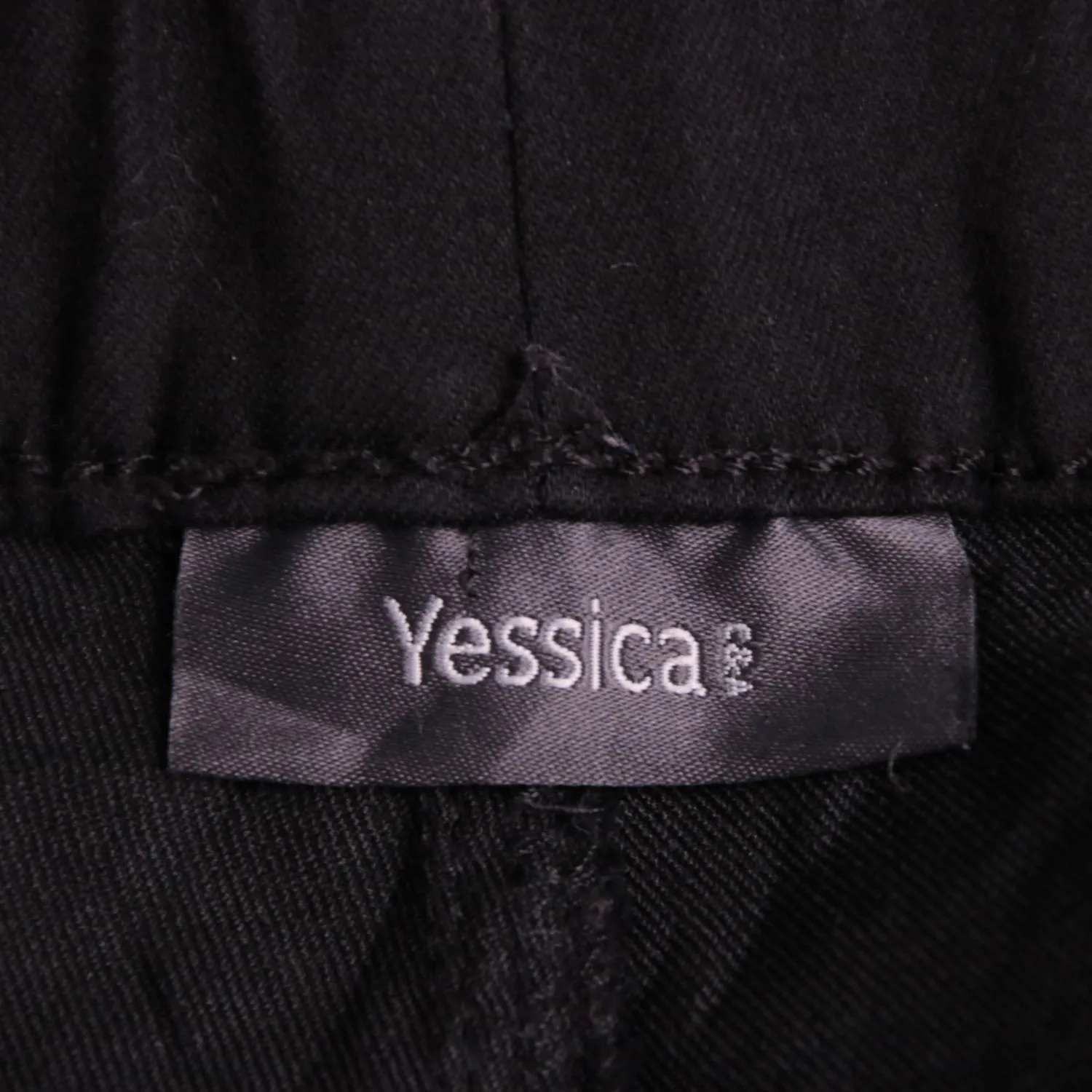 Женские чёрные брюки Yessica зауженного кроя, размер 42 (S)