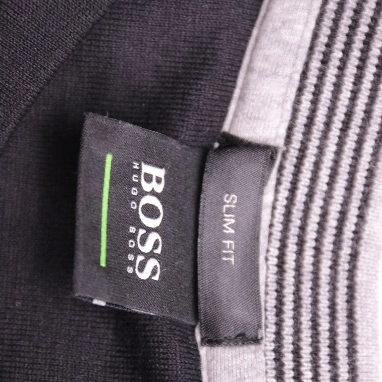 Чёрный свитшот BOSS с рельефным логотипом, размер 54 (XL)