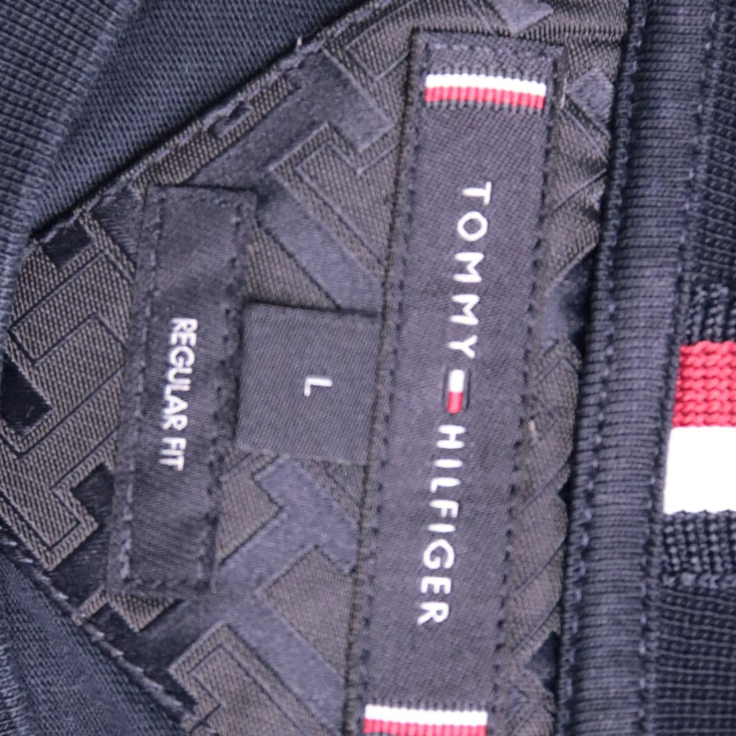 Тёмно-синяя футболка Tommy Hilfiger с вышивкой, размер 50 (L)