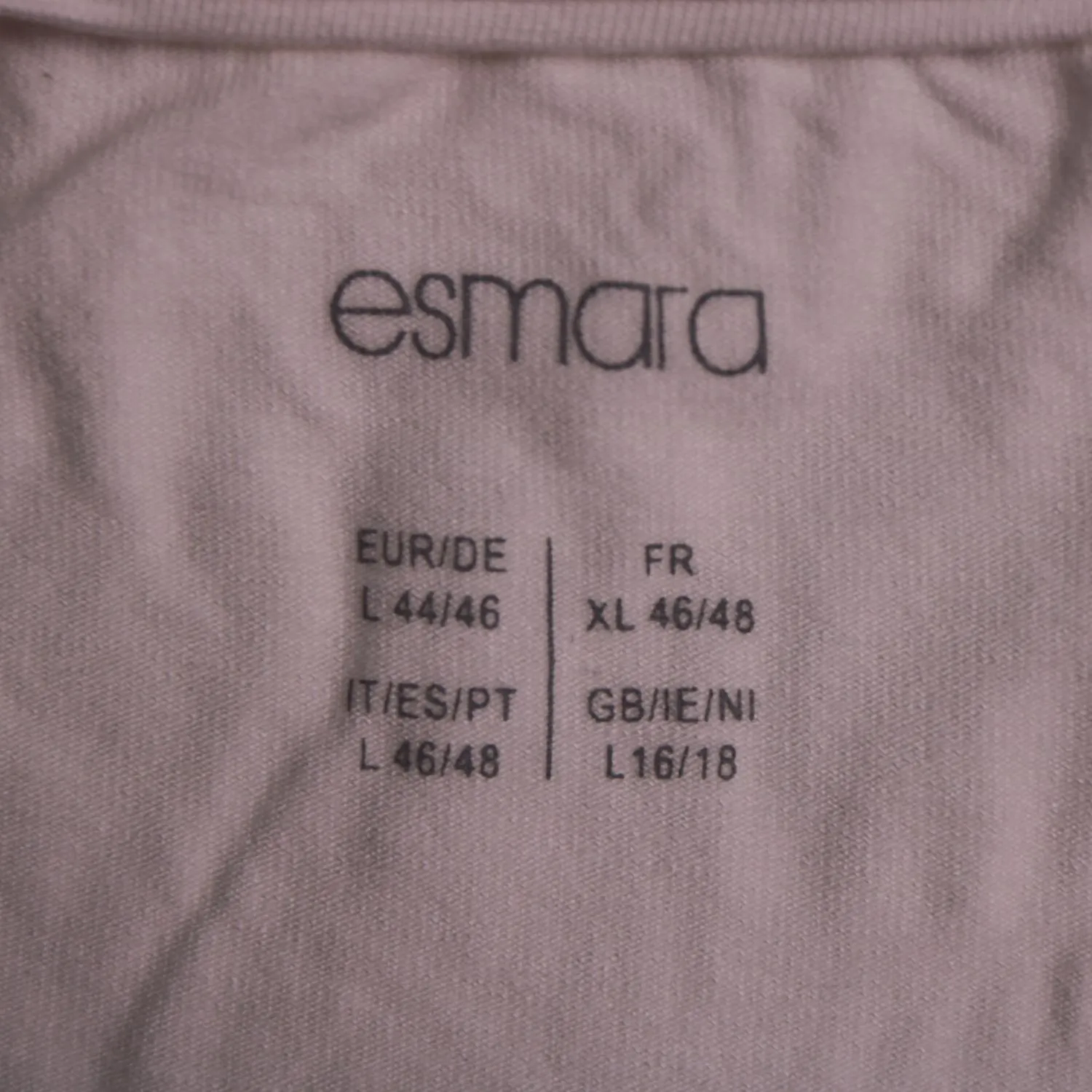 Белая футболка esmara с цветочным орнаментом, размер 52 (XL)
