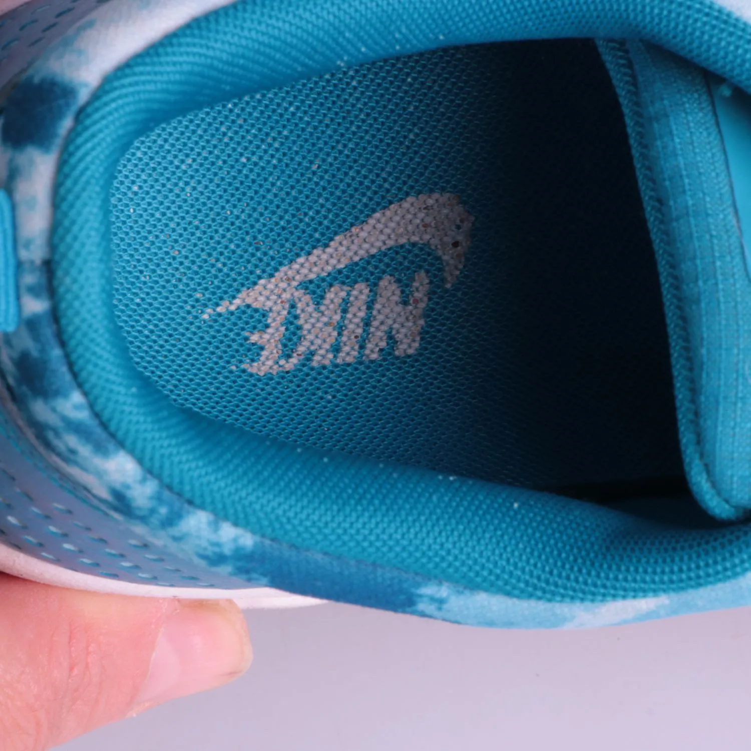 кроссовки Nike