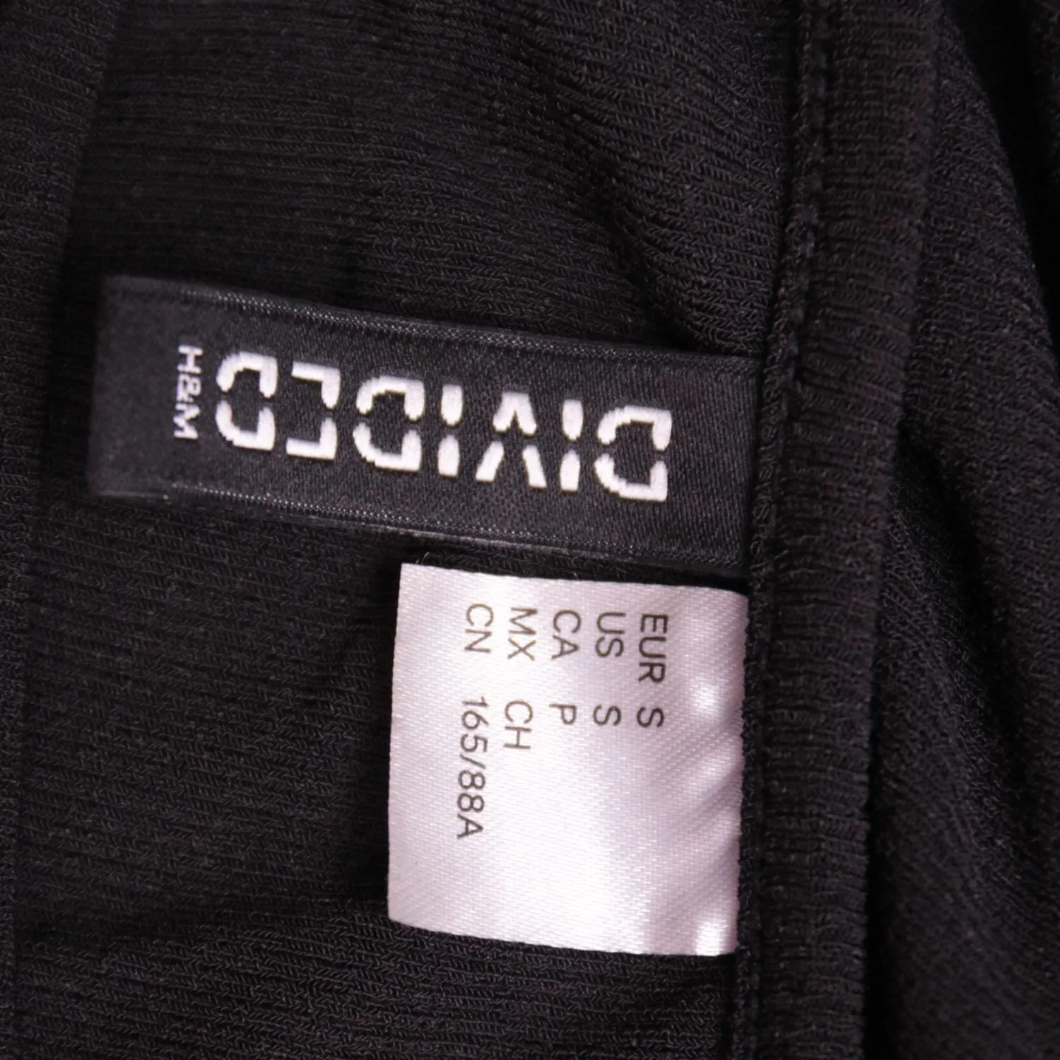 Чёрное платье H&M с боковой сборкой, размер 42 (S)