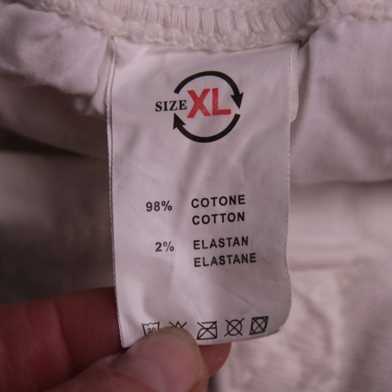 Белые женские брюки зауженного кроя со сборкой, размер 52 (XL)