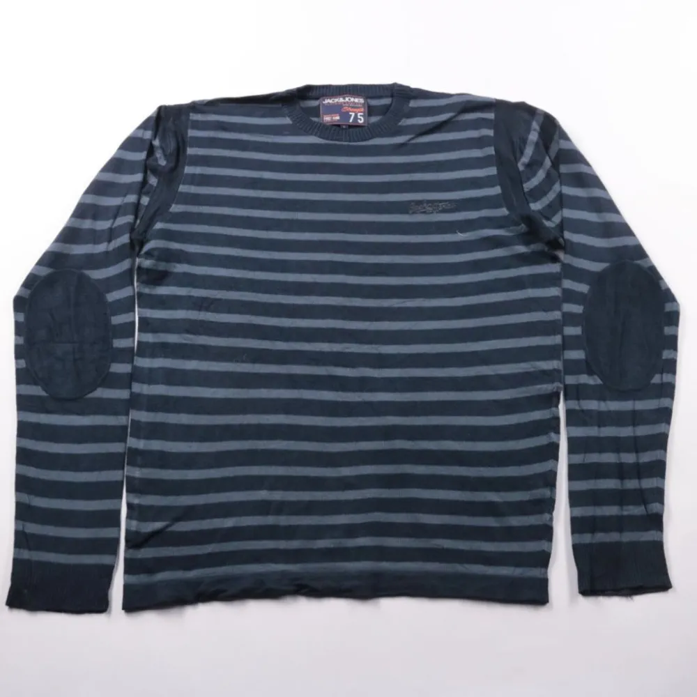 251128018-1