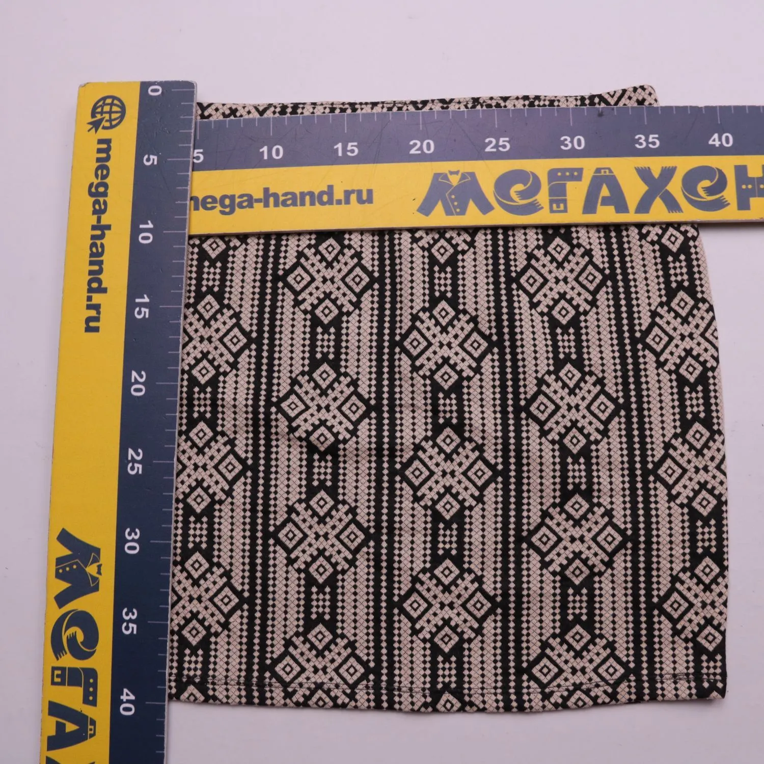 Чёрно-бежевая юбка Forever 21 с орнаментом, размер 46 (M)