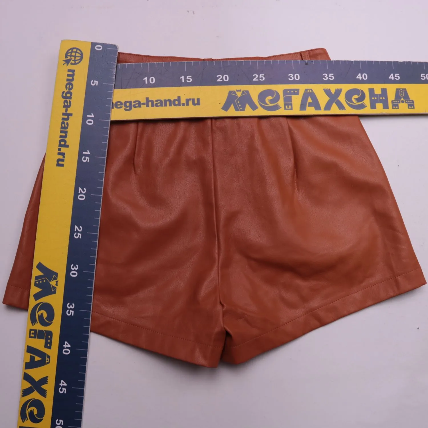 Коричневые шорты Primark из экокожи с защипами, размер 44 (S/M)