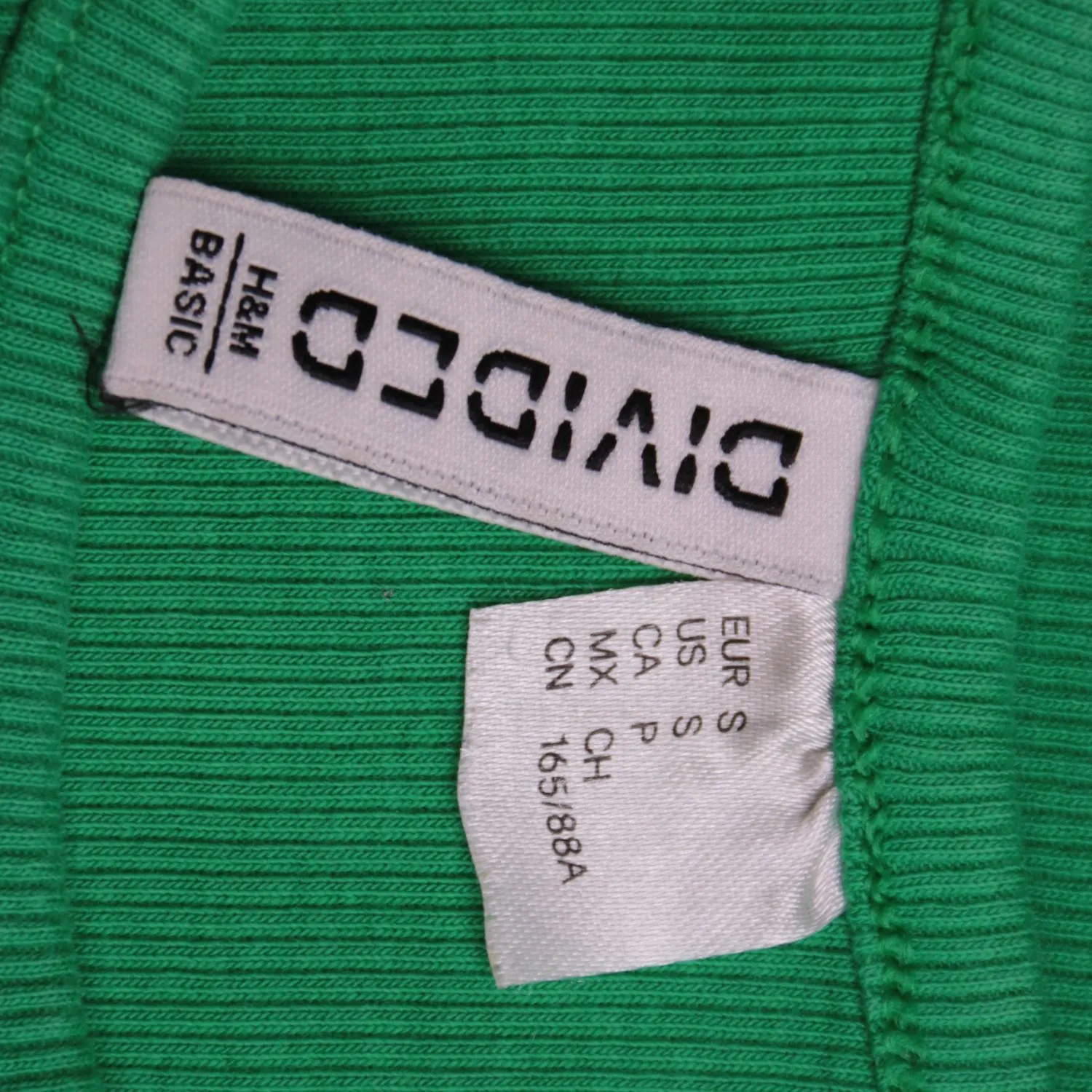 Зелёная футболка H&M из трикотажа в рубчик, размер 42 (S)