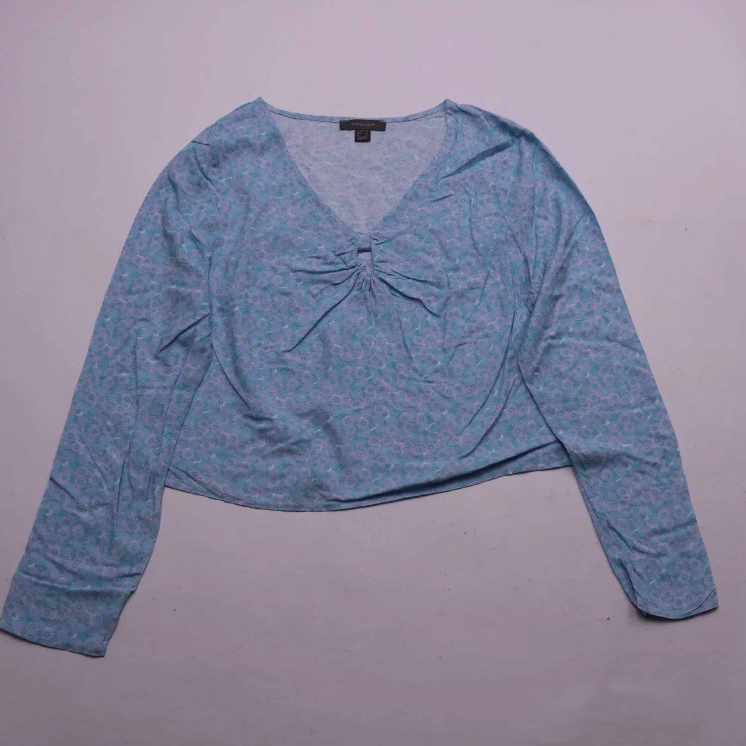 Голубая блузка Primark с цветочным принтом и бантом, размер 44 (S/M)